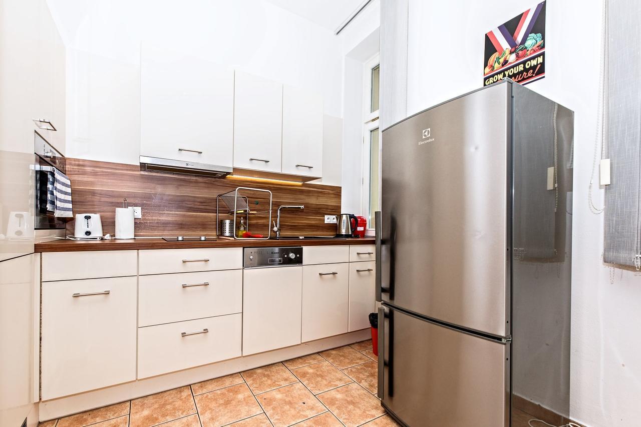 Chill Hill Apartments Прага Экстерьер фото