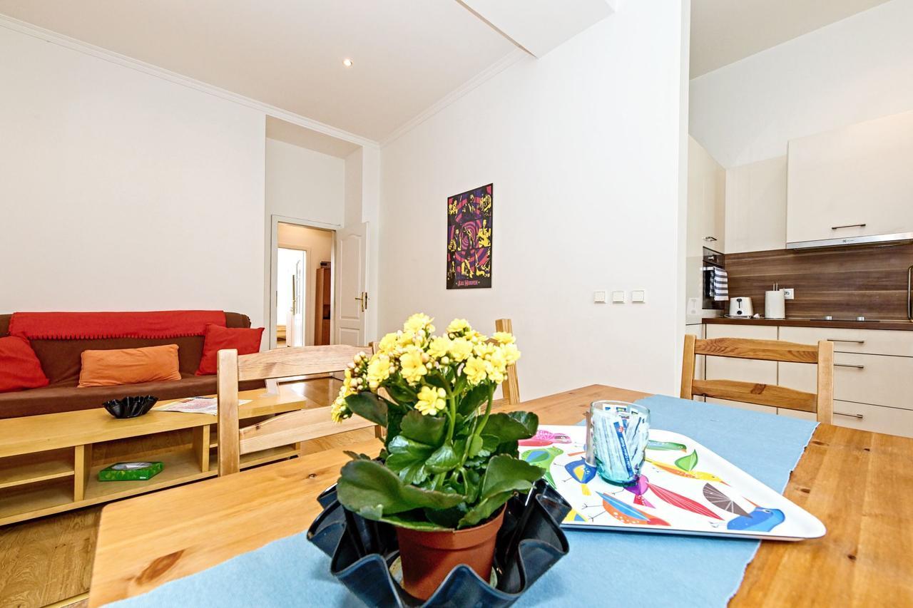 Chill Hill Apartments Прага Экстерьер фото