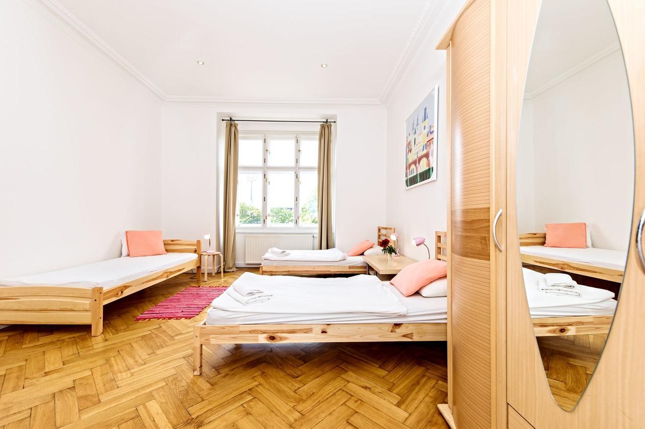Chill Hill Apartments Прага Экстерьер фото