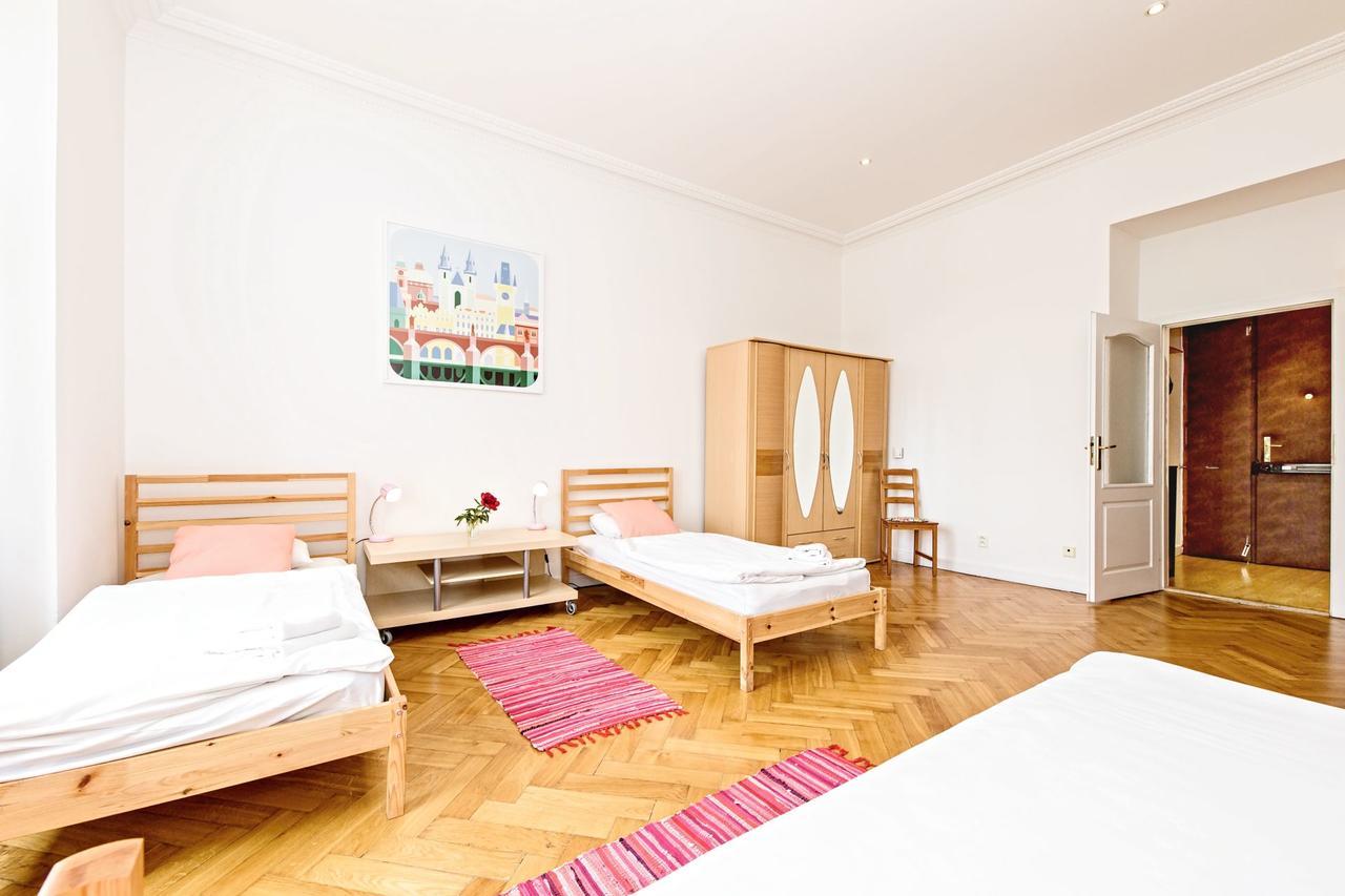 Chill Hill Apartments Прага Экстерьер фото