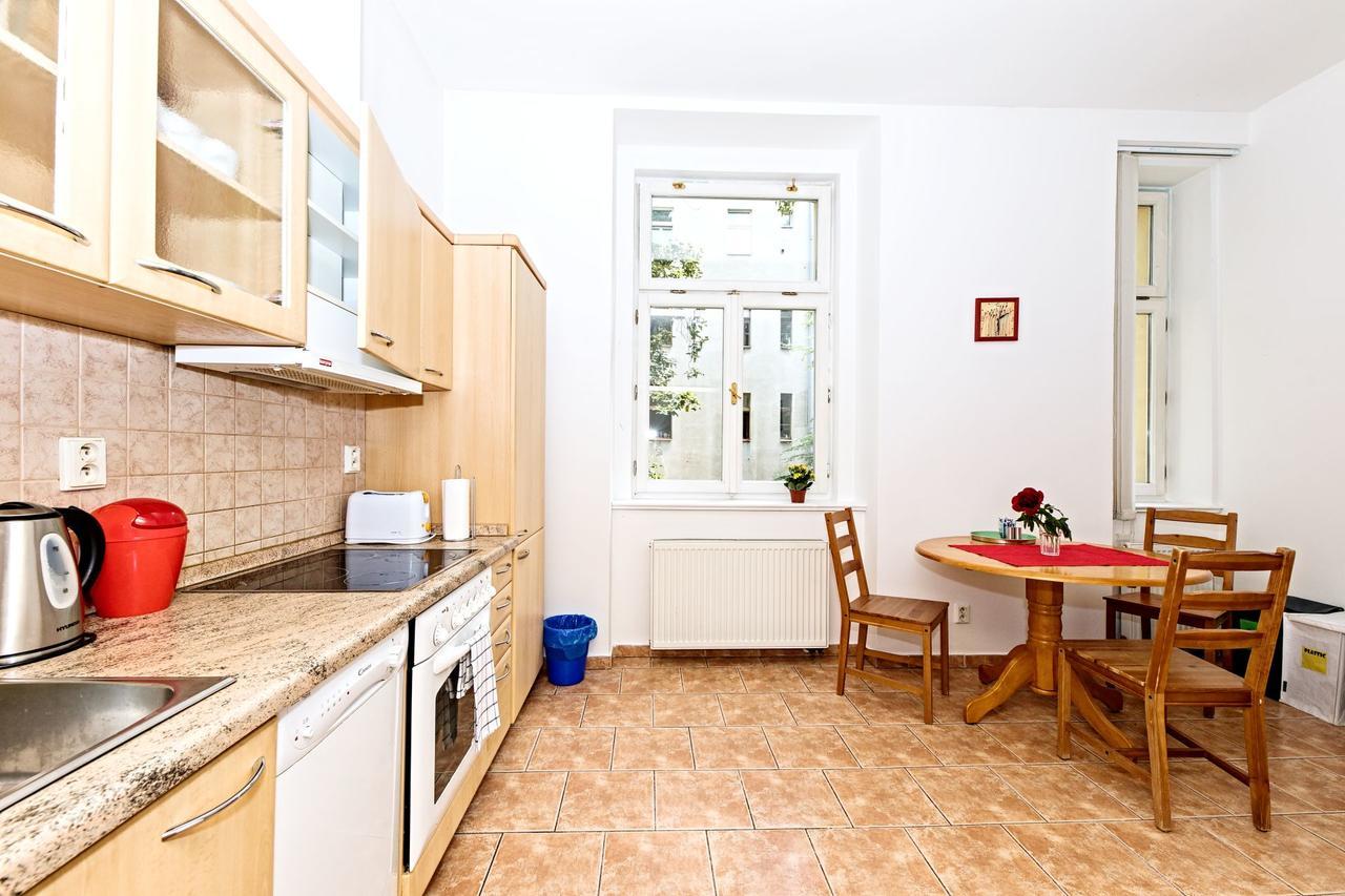 Chill Hill Apartments Прага Экстерьер фото