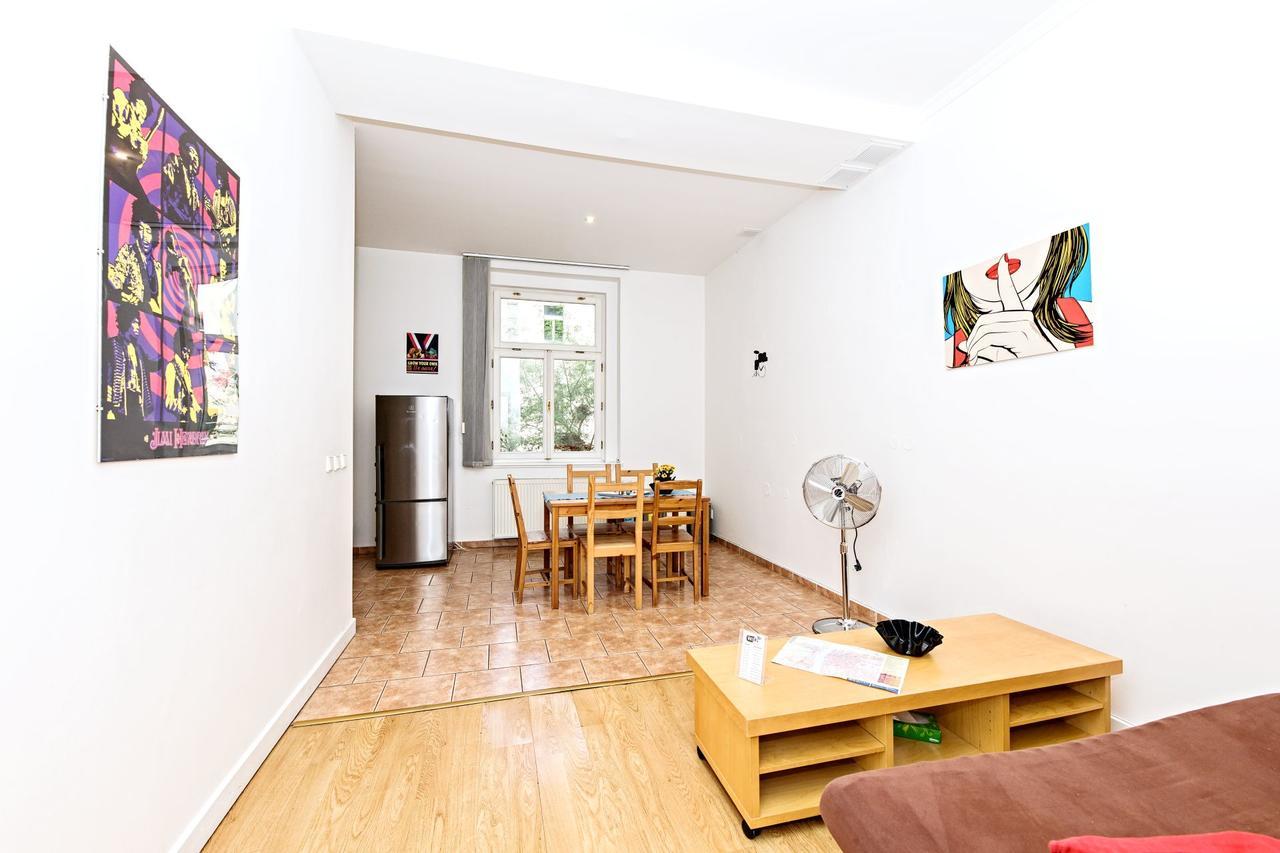 Chill Hill Apartments Прага Экстерьер фото