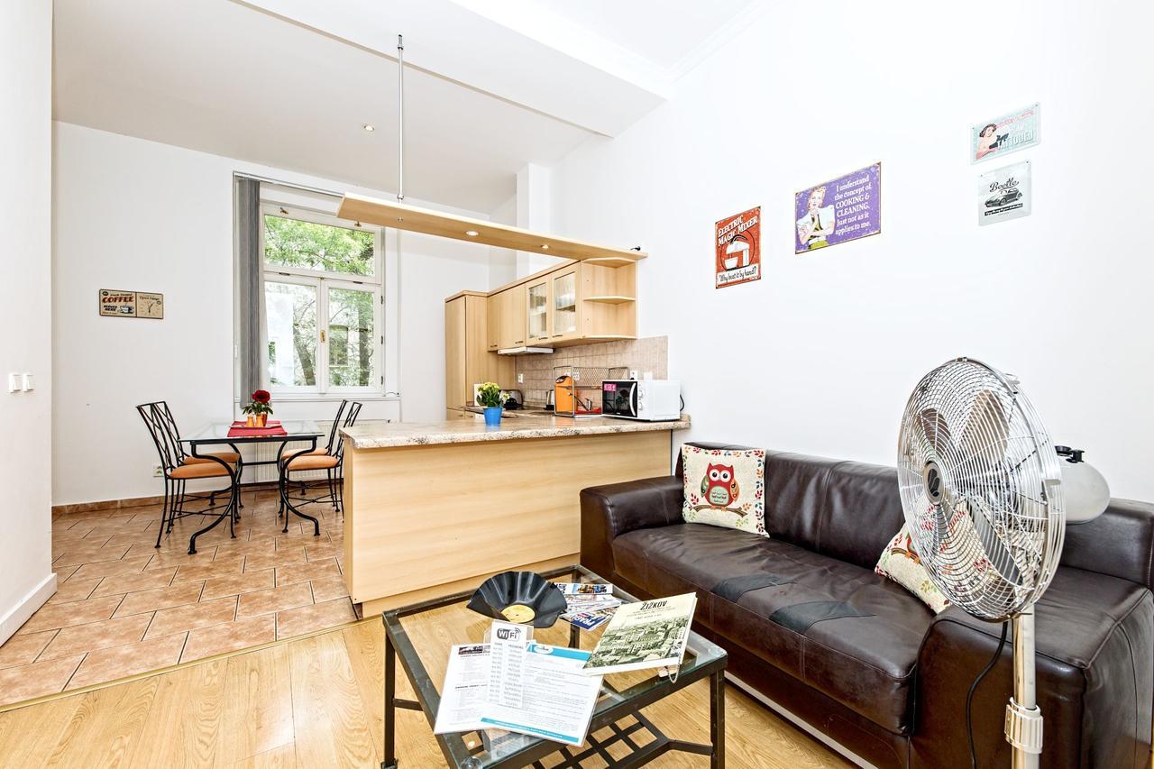 Chill Hill Apartments Прага Экстерьер фото