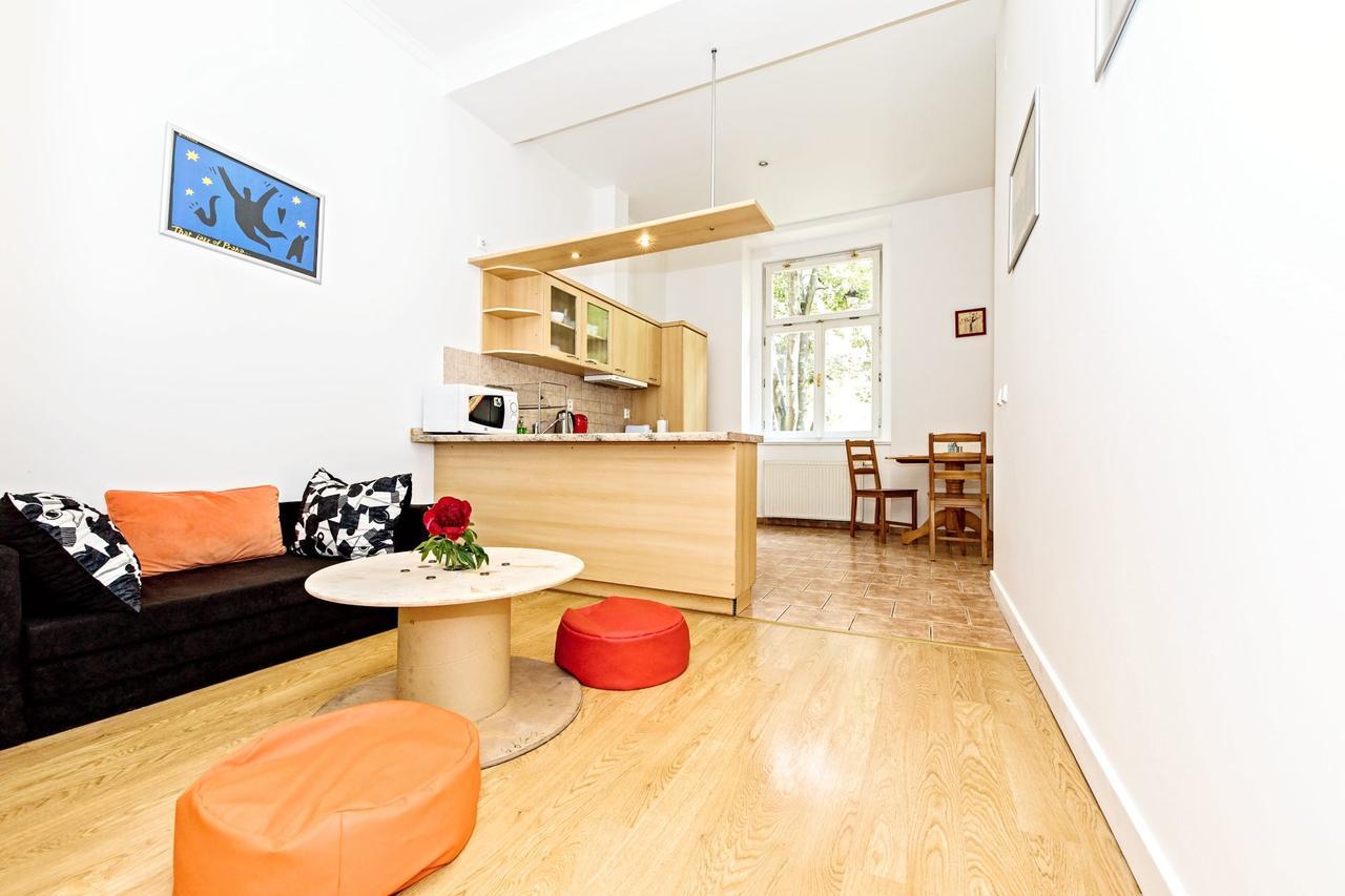 Chill Hill Apartments Прага Экстерьер фото