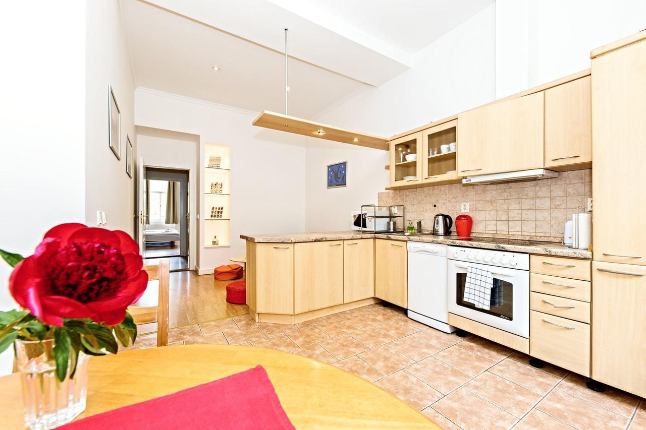 Chill Hill Apartments Прага Экстерьер фото